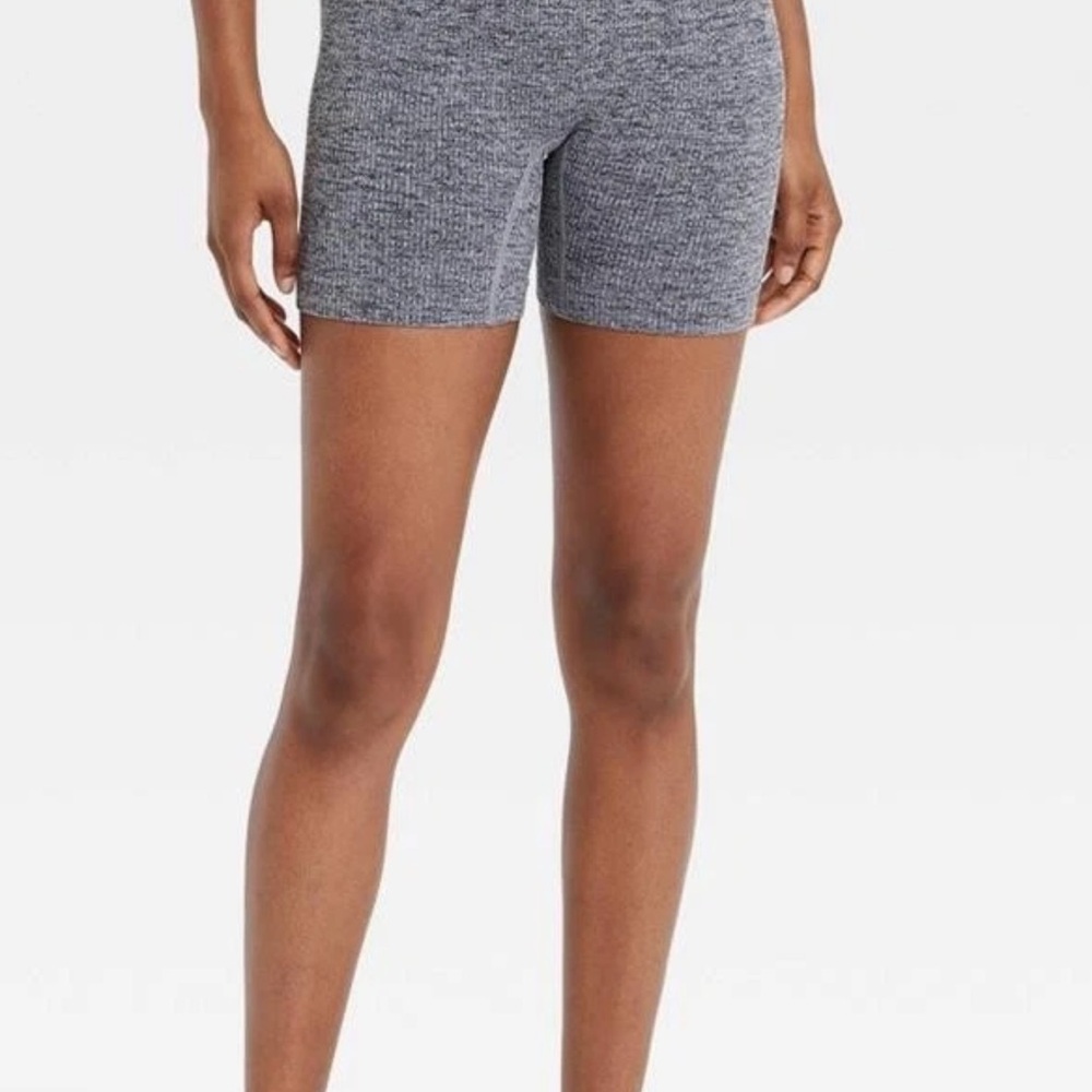 Colsie Heather Gray Ribbed V-Neck Lounge Tank & Shorts Set - Picture 10 of 11